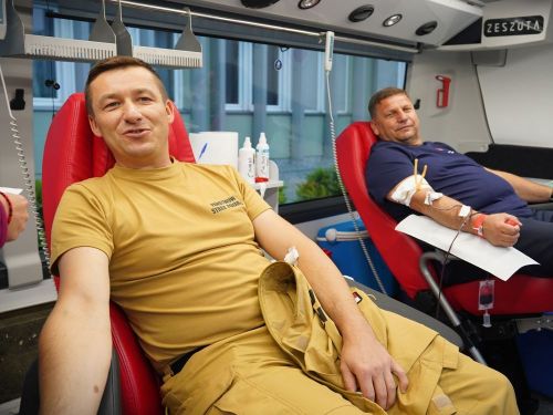 Akcja krwiodawstwa przed Świętokrzyskim Urzędem Wojewódzkim