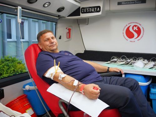 Akcja krwiodawstwa przed Świętokrzyskim Urzędem Wojewódzkim