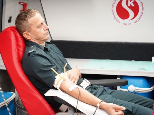 Akcja krwiodawstwa przed Świętokrzyskim Urzędem Wojewódzkim