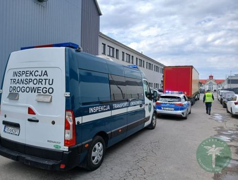 Pobieranie danych cyfrowych po wypadku w Starachowicach