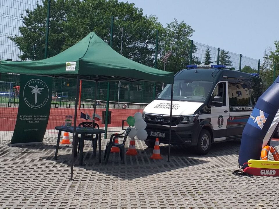 O bezpiecznych wakacjach na charytatywnej imprezie w Jędrzejowie