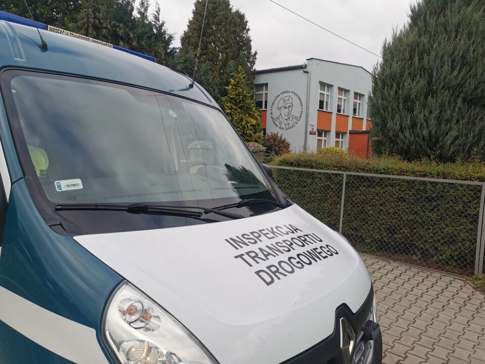 Kontrole przewoźników podczas dowozu dzieci i młodzieży do szkół
