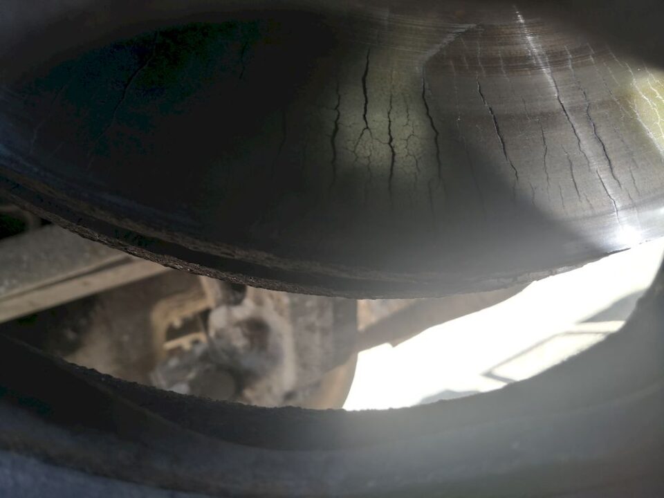 Kolejna pęknięta na całej powierzchni tarcza hamulcowa